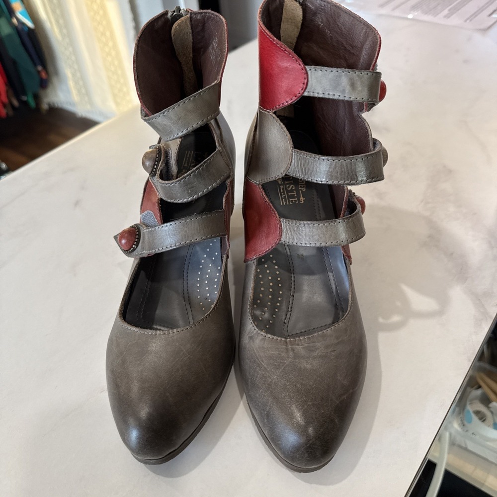 L'ARTISTE By Spring Step Autumn 3 Strap Booties Gray Red Size 41 9.5 - Picture 2 of 5